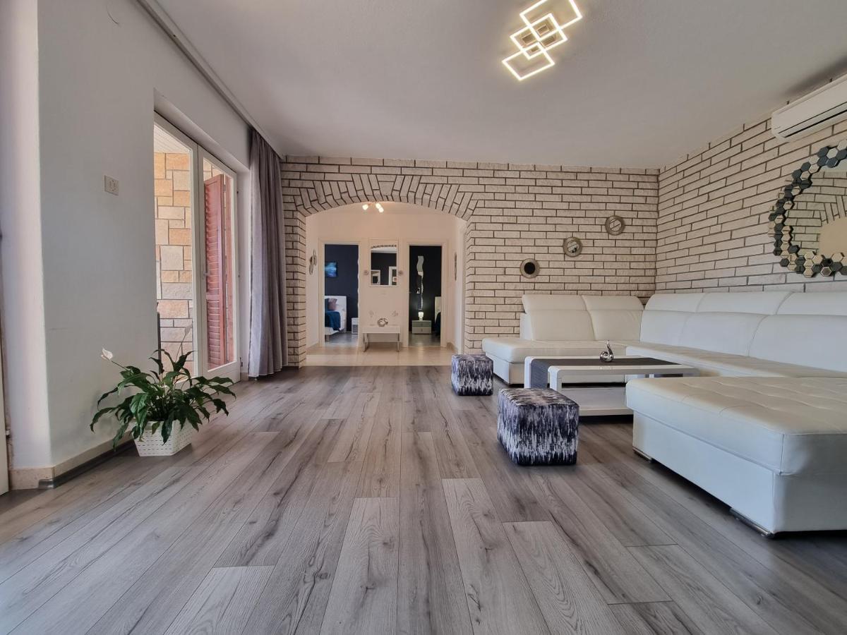 Villa Ilaria Bol Bagian luar foto
