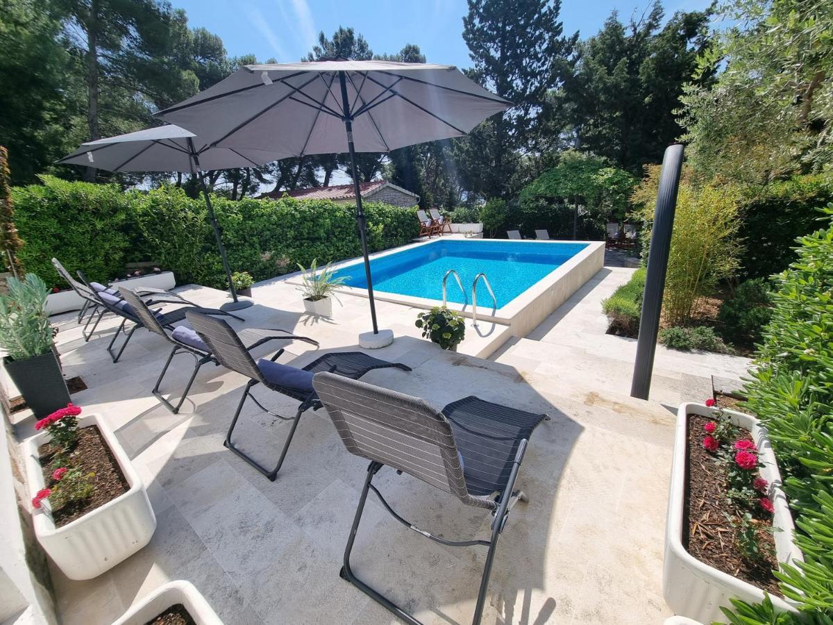 Villa Ilaria Bol Bagian luar foto