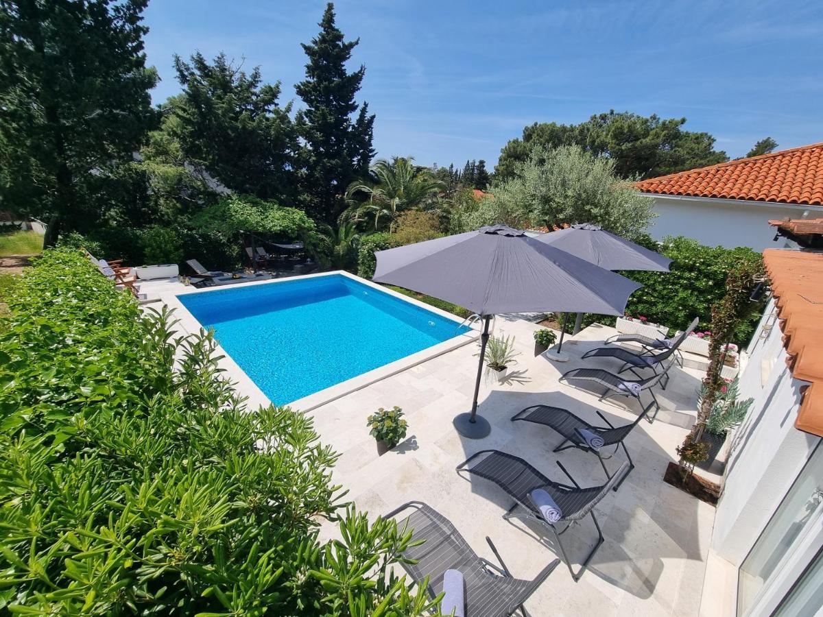 Villa Ilaria Bol Bagian luar foto