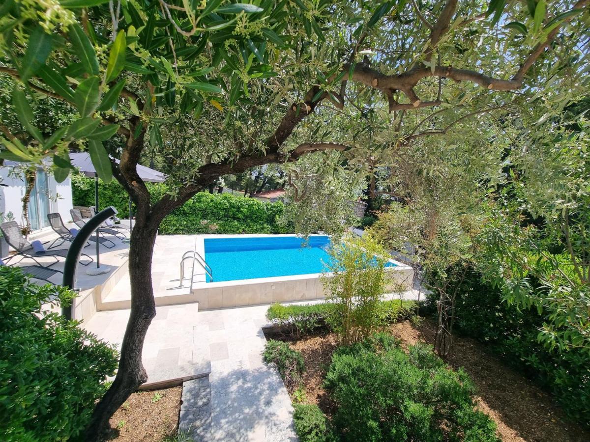 Villa Ilaria Bol Bagian luar foto